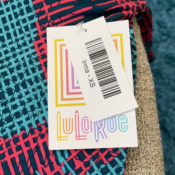 💕Beautiful & Fun New with Tag Lularoe Irma Tunic Top💕 - Picture 6 of 11